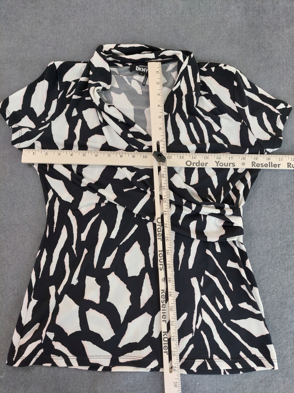 DKNY Abstract Zebra Print Faux Wrap Top Blouse Black White Size M - Picture 3 of 7